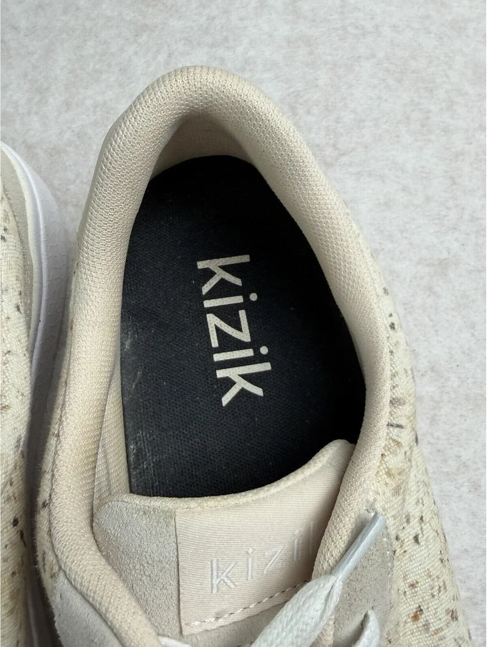 Kizik Prague Sneaker Cream Handsfree Sneakers Men's 7.5/Women's 9